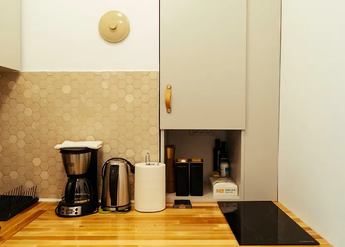 Location - Queen Elizabeth Flat *