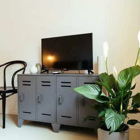 Location - Queen Elizabeth Flat * Bukarest