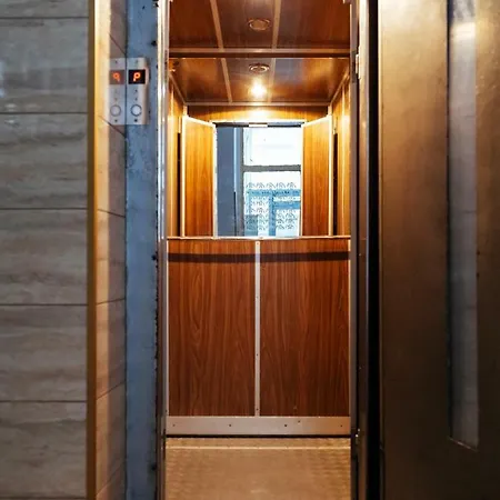 Location - Queen Elizabeth Flat Bucareste