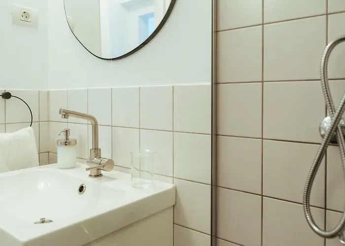 Location - Queen Elizabeth Flat Bucharest