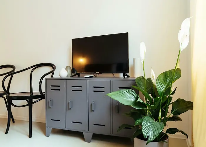 Location - Queen Elizabeth Flat * Bucureşti